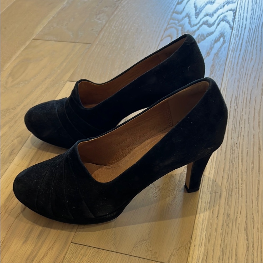 Clarks Elegant Black Suede Heels